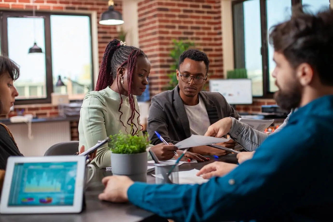 Сессия командной работы в офисе